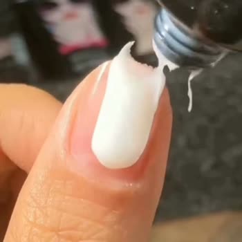 Berna Kılıç Protez Tırnak Malzemeleri Kalıcı Oje Ve Jel Malzemesi Kaşıntı Yaptı