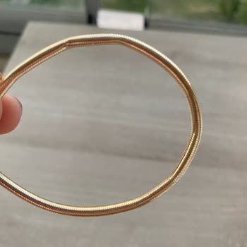 Bir Haftada Eğilen Bilezik İçin Suçlanan Müşteri Ve Kahveyle Açıklanan Fiyat Farkı