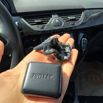 Ambientador de coche Zara Home se derrite y daña rejilla interior