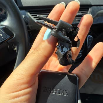 Ambientador de coche Zara Home se derrite y daña rejilla interior