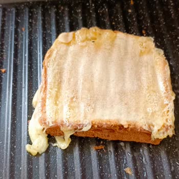 Defalarca Tamire Giden Tost Makinesi Hâlâ Çalışmıyor, Çözüm Yok