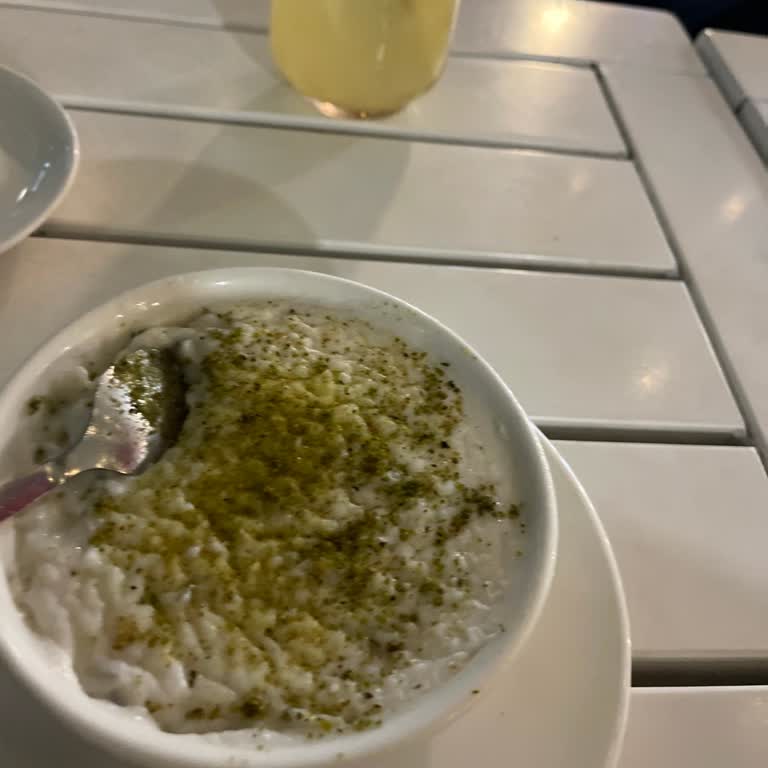 İlgisiz Garsonlar Yüzünden Mahcup Oldum