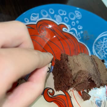 IKEA Çikolatalı Pastadan Kıl Çıkması Hijyen Endişesi Yarattı!