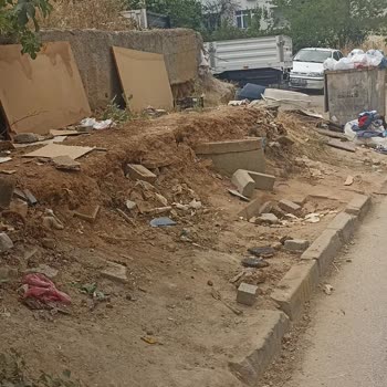 Sancaktepe'de Toprak Alan Yayalar Ve Çocuklar İçin Tehlike Oluşturuyor