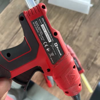 Sürekli Arızalanan Silikon Tabancasıyla Zaman Kaybı