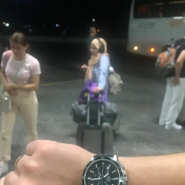 Otobüs Gecikti, Bilgilendirme Ve İlgi Yok