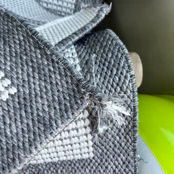 İlk Yıkamada Halının Dikişleri Attı, Mağduriyetimin Giderilmesini İstiyorum