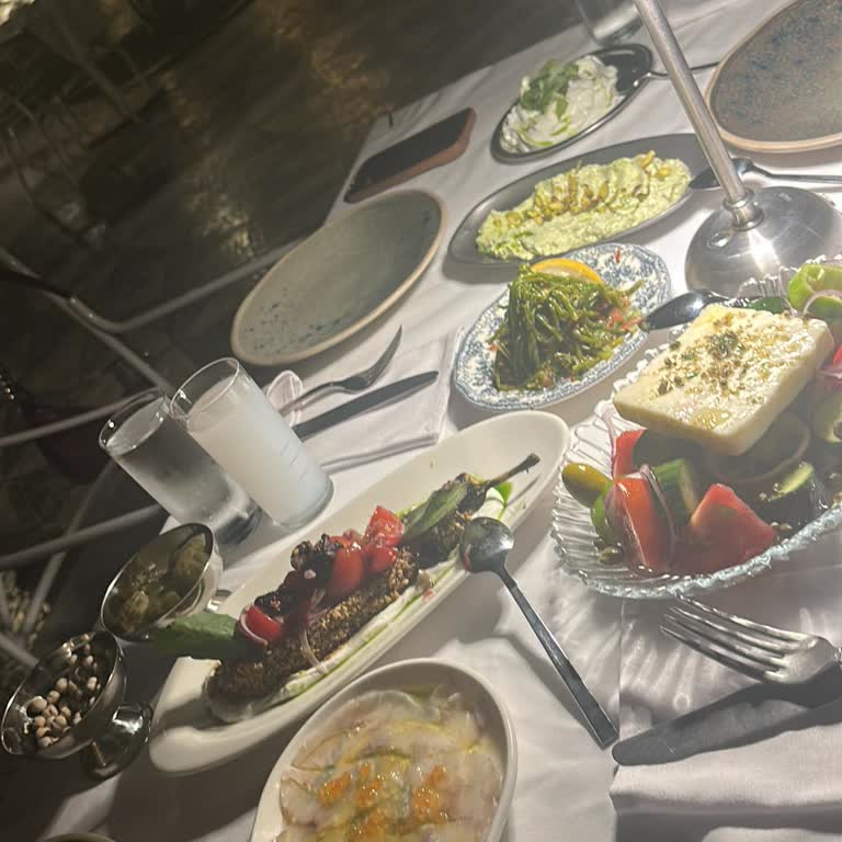 Yialos Alaçatı 12.000 TL Hesap Geldi. Kuver + %10 Servis Ücreti Almışlar!