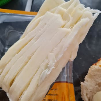 A101den Alınan Peynirin Son Kullanma Tarihine Rağmen Küflü Çıkması