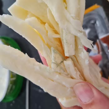 A101den Alınan Peynirin Son Kullanma Tarihine Rağmen Küflü Çıkması