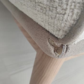 Yeni Alınan Koltuk Kısa Sürede Deforme Oldu, Çözüm İçin Ücret Talep Ediliyor