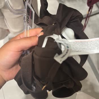 Koton Mağazasında Hijyen Ve Çalışan İlgisizliği Büyük Hayal Kırıklığı Yarattı