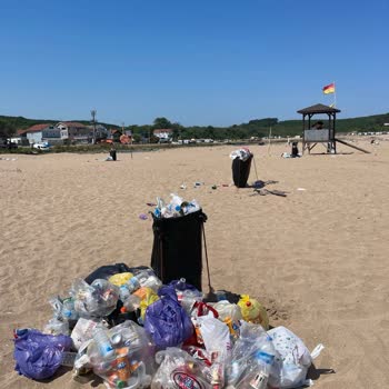 Kandıra Belediyesi Sarısu Plajı'nda Artan Çöp Sorunu Endişelendiriyor