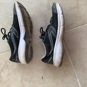 Az Kullanılan Spor Ayakkabının Kısa Sürede Tabandan Ayrılması