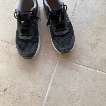 Az Kullanılan Spor Ayakkabının Kısa Sürede Tabandan Ayrılması