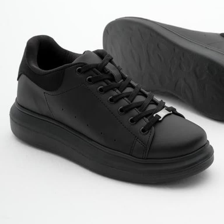 Kayma Sorunu Nedeniyle Kullanılamayan Spor Ayakkabılar