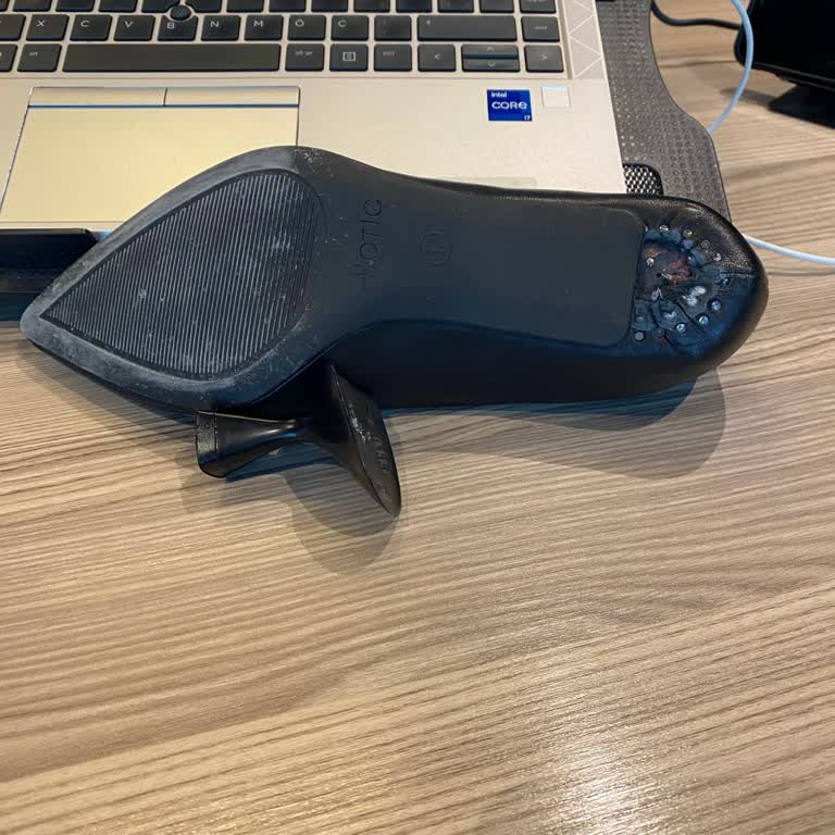 Hotiç'ten Aldığım Ayakkabılar Peş Peşe Sorunlu Çıktı, Hayal Kırıklığı Yaşadım