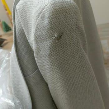 Ceketteki Yırtık Ve İlgisiz Müşteri Hizmetleri Mağduriyeti