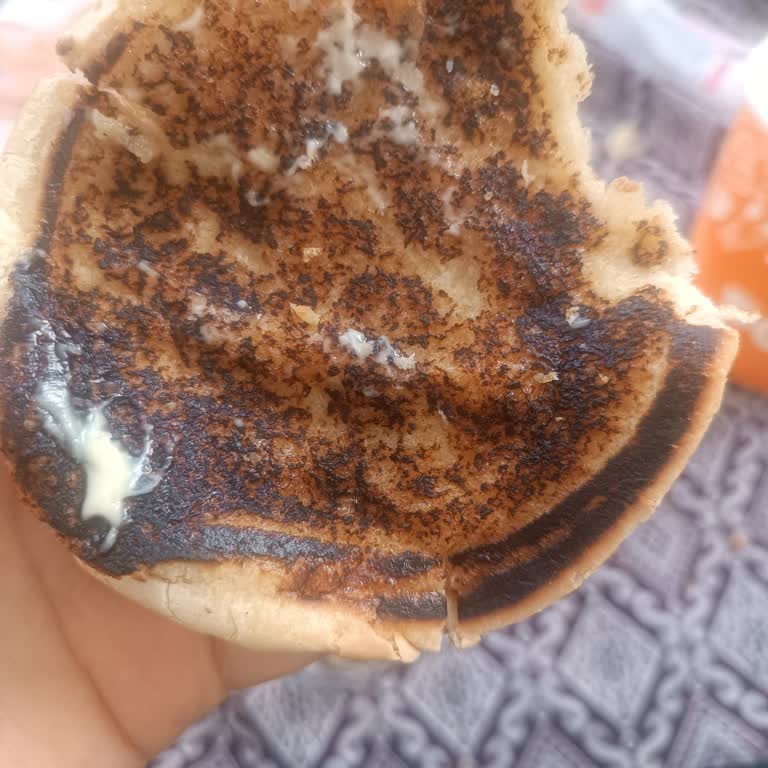 Yanık Ekmek Ve Soğuk Patatesle Gelen Sipariş