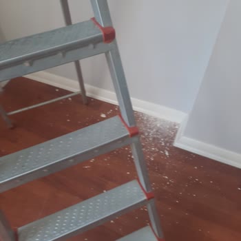 Servis, İnternetten Alınan Klimayı Kurmadan Evi Terk Etti