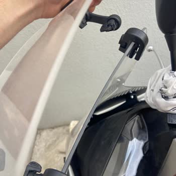 Aldığım Deflektör Cam Dayanıksız Çıktı, Satıcı Yardımcı Olmadı