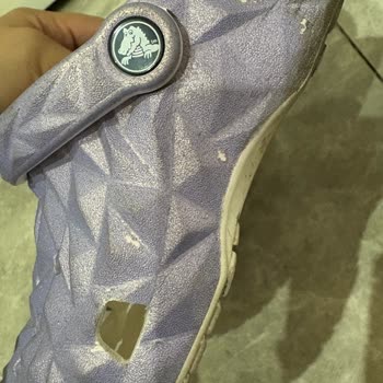 Kısa Sürede Soyulan Crocs Ürünü Hayal Kırıklığı Yarattı