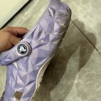 Kısa Sürede Soyulan Crocs Ürünü Hayal Kırıklığı Yarattı