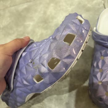 Kısa Sürede Soyulan Crocs Ürünü Hayal Kırıklığı Yarattı