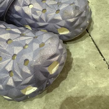 Kısa Sürede Soyulan Crocs Ürünü Hayal Kırıklığı Yarattı