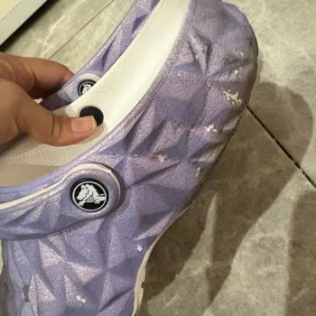 Kısa Sürede Soyulan Crocs Ürünü Hayal Kırıklığı Yarattı