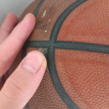 Yeni Aldığım Topun Yapışkanı Hemen Açıldı, Çözüm Bekliyorum