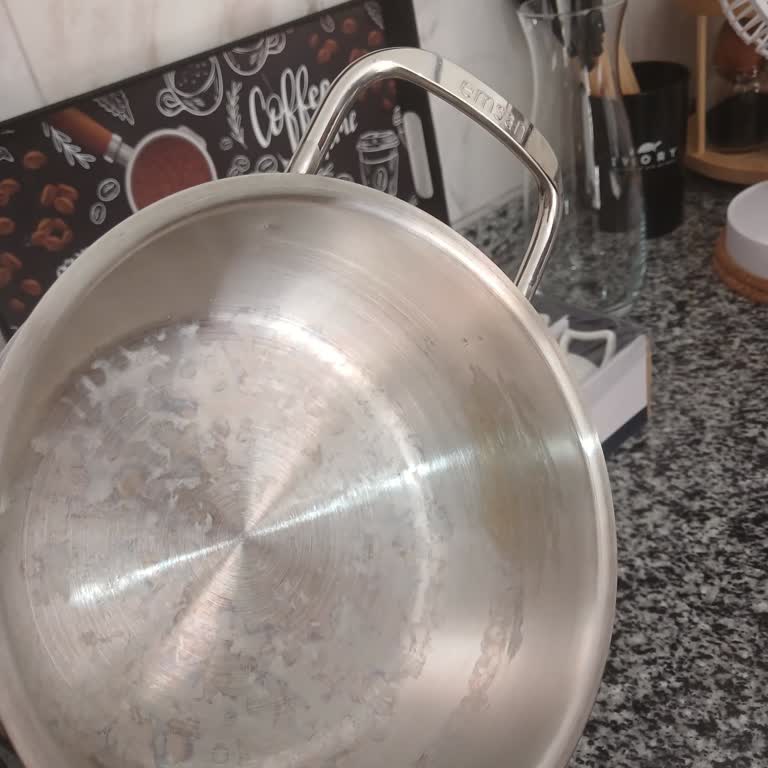 Emsan Tencere İlk Kullanımda Sarardı Ve Karardı