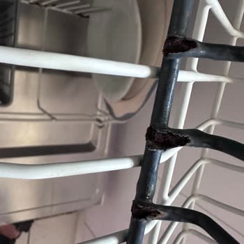 Bulaşık Makinasında Kısa Sürede Ciddi Paslanma Ve Sağlık Riski