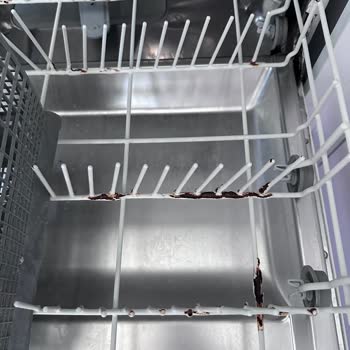 Bulaşık Makinasında Kısa Sürede Ciddi Paslanma Ve Sağlık Riski