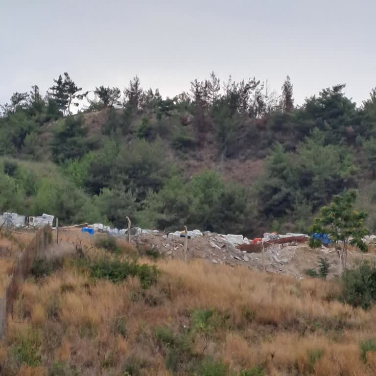 İnşaat Molozlarının Mahallemize Dökülmesi Sağlığımızı Tehdit Ediyor