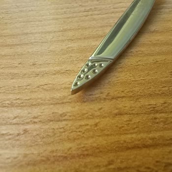 Karaca Çay Kaşığı Tasarımı Cilt Yaralanmalarına Sebep Oluyor