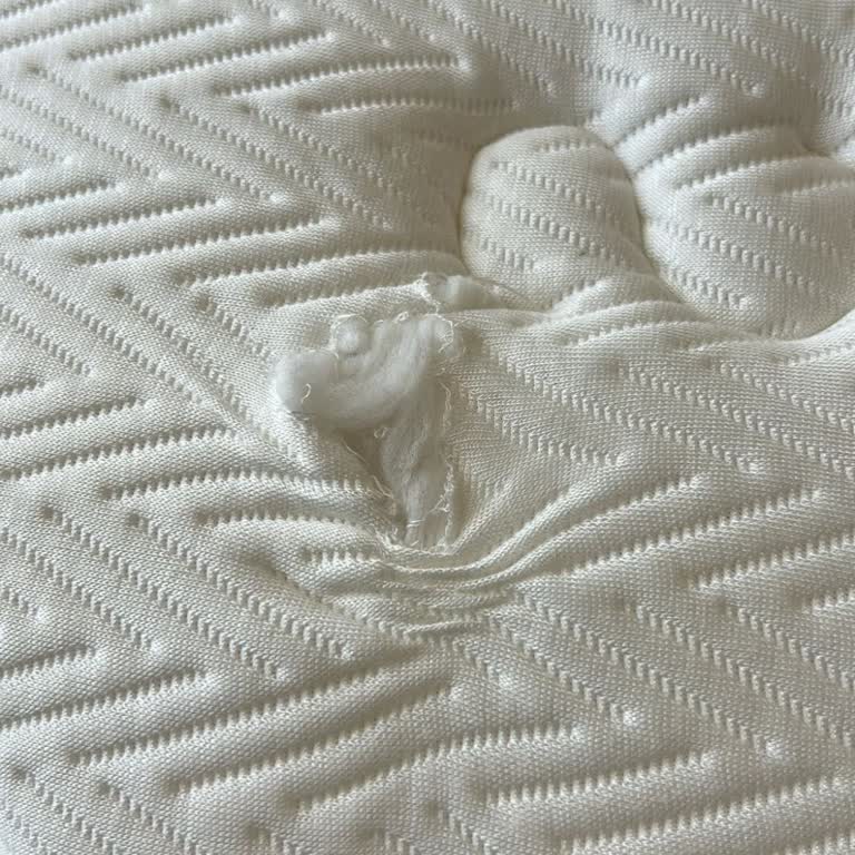 Lova Yatak: Yırtık Ürün, Saatlerce Bekleme Ve Sıfır Müşteri Memnuniyeti!