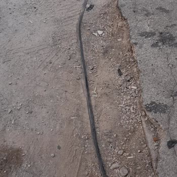 Türk Telekom Kabloları Yerde Bırakıp Çözüm Sunmuyor