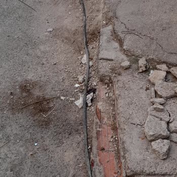 Türk Telekom Kabloları Yerde Bırakıp Çözüm Sunmuyor