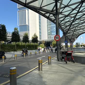 Hastane İçinde Kurallara Uymayan Banka Aracı Personelinden Şikayet