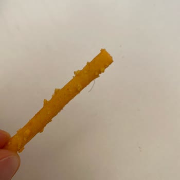 Eti Crax Krakerin İçinden Çıkan Kıl Güvenimizi Sarstı