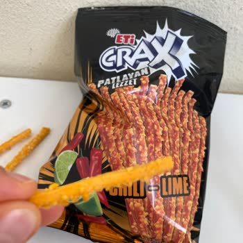 Eti Crax Krakerin İçinden Çıkan Kıl Güvenimizi Sarstı