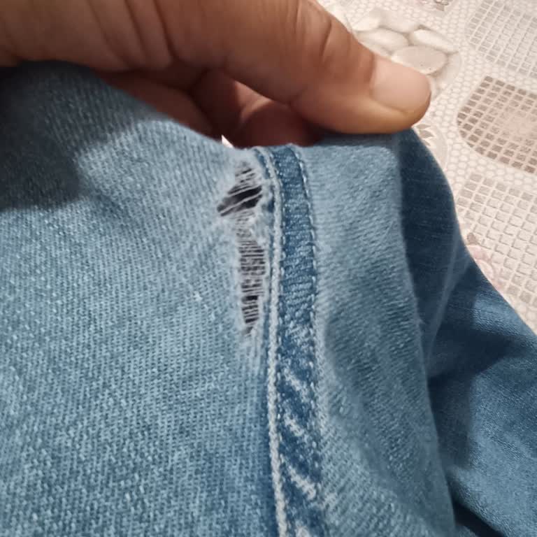 Aldığım Pantolon Kısa Sürede Yırtıldı Ve Rengi Soldu