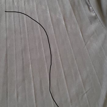 Aldığım Elbise Lekeli Geldi, Satıcı Olumsuz Davrandı