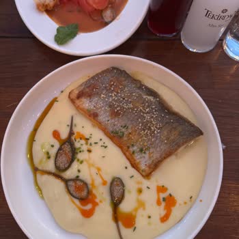 Veranda Alaçatı'da Tuzlu Balık Ve İlgisiz Hizmet Hayal Kırıklığı Yarattı