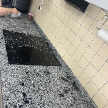 Alveus Kullanılmayan Davlumbazın Camı Aniden Patladı Ciddi Tehlike Yaşadık