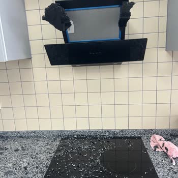 Alveus Kullanılmayan Davlumbazın Camı Aniden Patladı Ciddi Tehlike Yaşadık