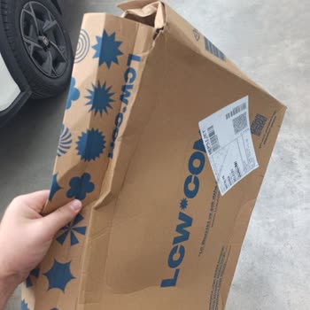 Aldığım Terlik Hem Kusurlu Hem De Kötü Kokulu Geldi