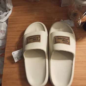 Aldığım Terlik Hem Kusurlu Hem De Kötü Kokulu Geldi