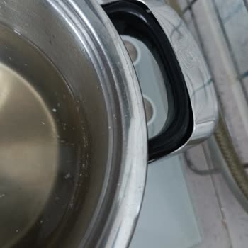 Aldığım Şekerin İçinden Çıkan Beyaz Parçacıklar Endişe Yarattı